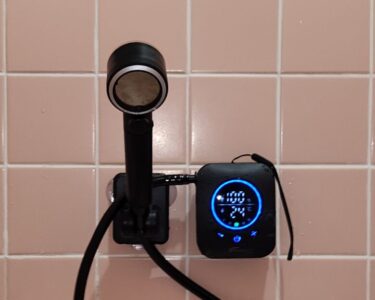 給湯管が破裂!!シャワーが使えないので【ポータブルシャワー USB充電式】を使ってみた! 気になる雑貨