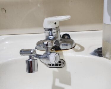 【洗面台に浄水器をDIY取付】 水道管の赤さび対策 蛇口直結の首振り泡沫シャワー切替式 気になる雑貨
